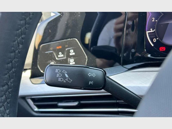 Volkswagen Golf VIII SW (2023) — foto 16 van 29