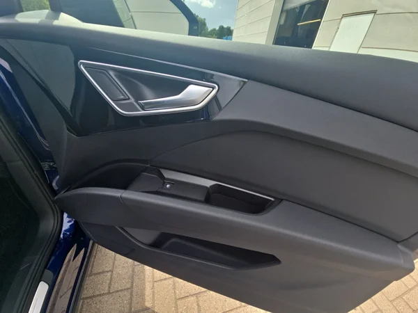 AUDI Q4 Sportback e-tron (2025) — foto 24 van 24