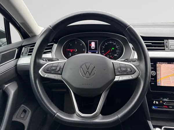 VOLKSWAGEN Passat Variant (2021) — foto 2 van 24