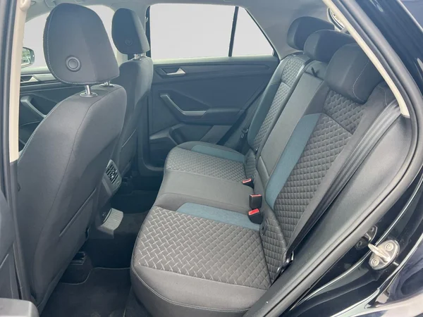 VOLKSWAGEN T-Roc (2019) — foto 15 van 18