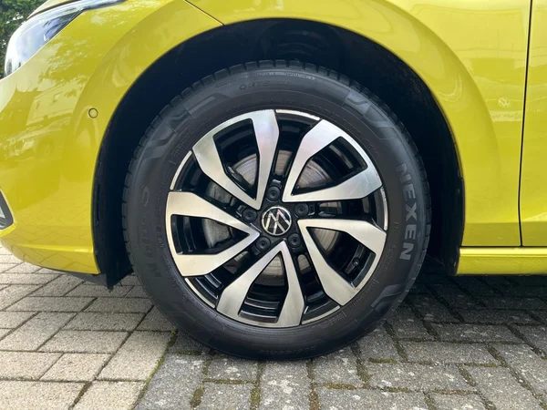 VOLKSWAGEN Golf VIII (2022) — foto 20 van 24