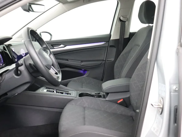 VOLKSWAGEN Golf (2024) — foto 2 van 27