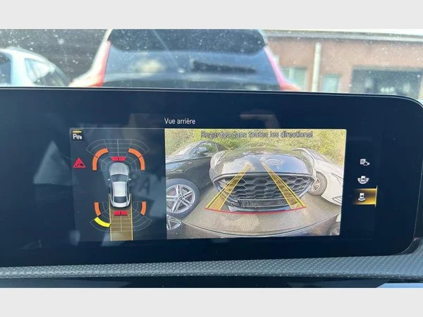 Mercedes-Benz CLA 180 (2021) — foto 10 van 33