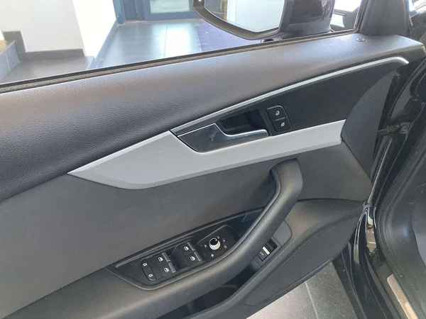 Audi A4 (2023) — foto 13 van 21