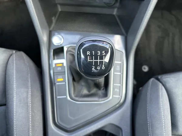 VOLKSWAGEN Tiguan (2022) — foto 15 van 32