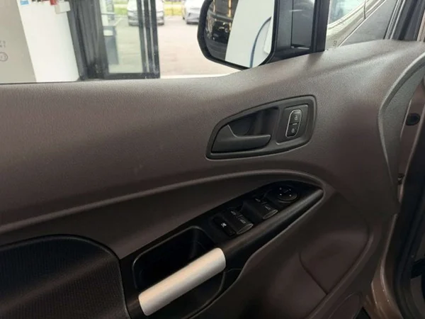 Ford Tourneo Connect (2019) — foto 16 van 24