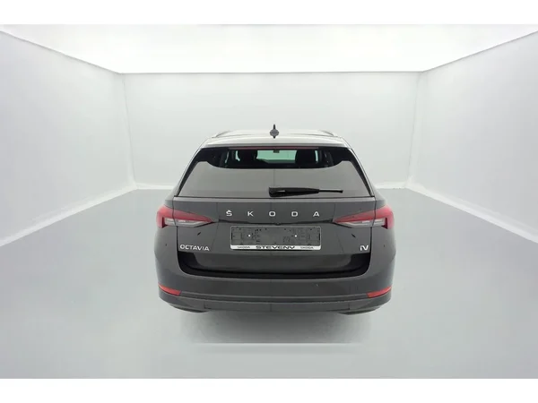 SKODA Octavia Combi PHEV (2022) — foto 16 van 36