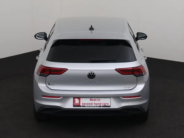 VOLKSWAGEN Golf (2024) — foto 25 van 28