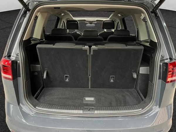 VOLKSWAGEN Touran (2025) — foto 19 van 22