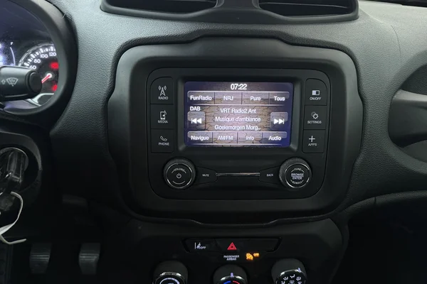 Jeep Renegade (2019) — foto 3 van 25