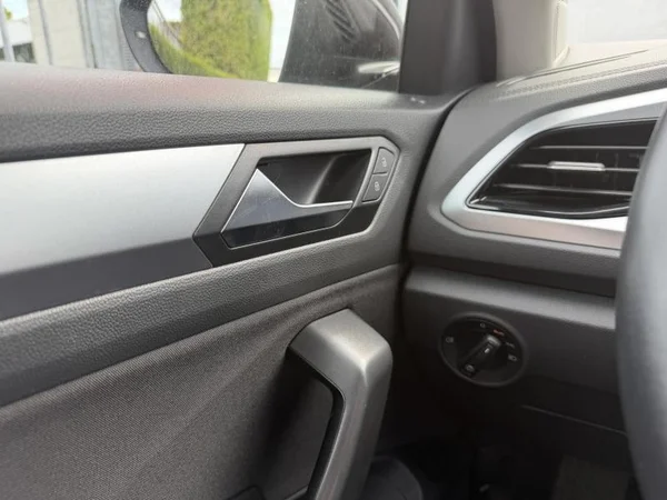 VOLKSWAGEN T-Roc (2024) — foto 16 van 23