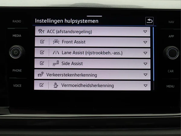VOLKSWAGEN Taigo (2024) — foto 15 van 17