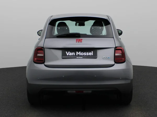 Fiat 500e (2024) — foto 16 van 22