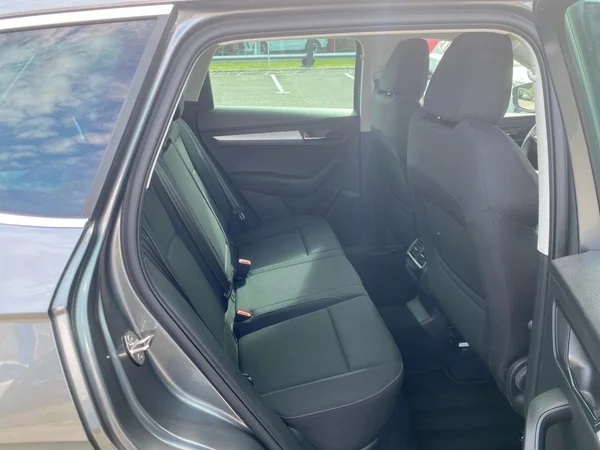 SKODA Karoq (2023) — foto 5 van 17