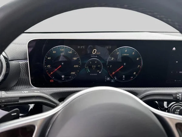 Mercedes-Benz CLA (2019) — foto 2 van 14
