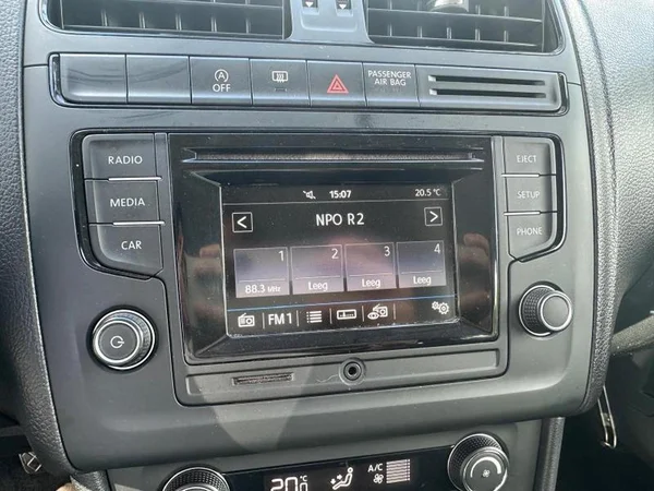 VOLKSWAGEN Polo (2017) — foto 10 van 28
