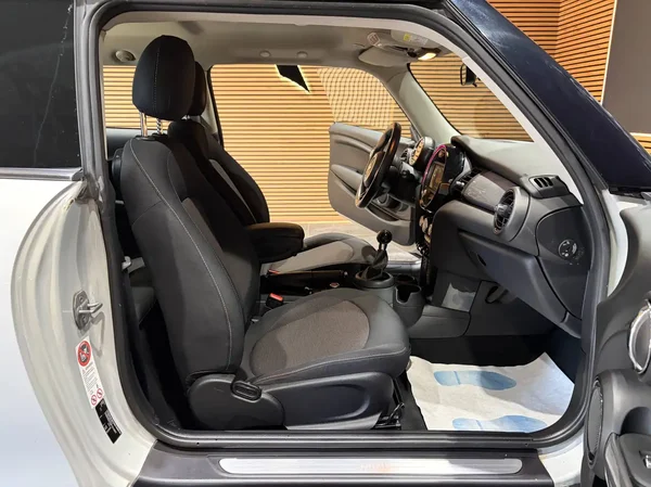 Mini Cooper (2014) — foto 5 van 19