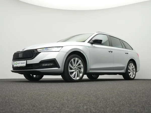SKODA Octavia SW PHEV (2021) — foto 23 van 30