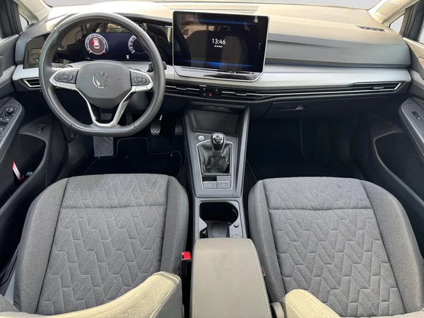 VOLKSWAGEN Golf VIII SW (2024) — foto 15 van 19