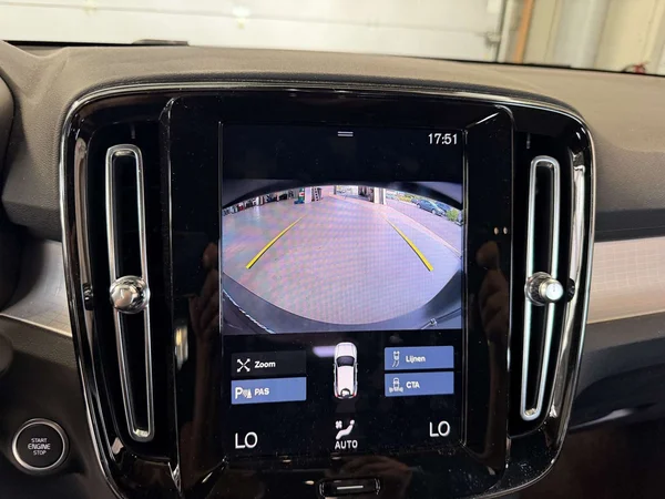 Volvo XC40 (2022) — foto 3 van 21