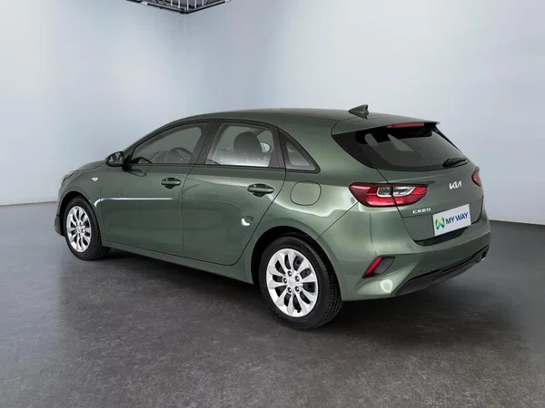 KIA Ceed (2023) — foto 15 van 17