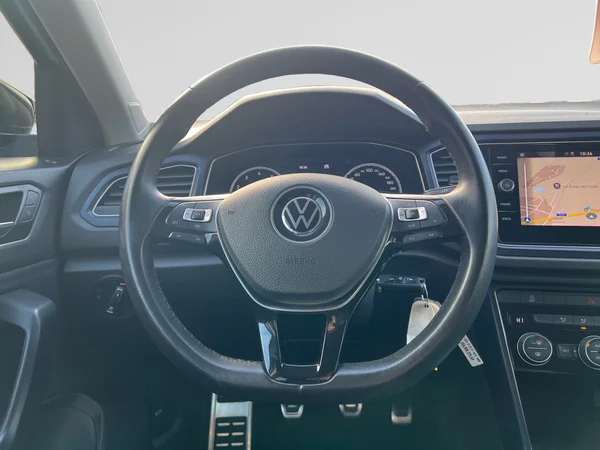VOLKSWAGEN T-Roc (2021) — foto 18 van 20