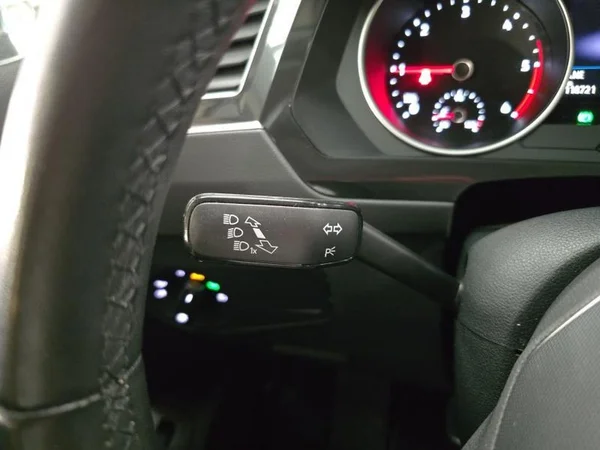 VOLKSWAGEN Tiguan Dsl (2021) — foto 6 van 32