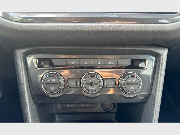 Volkswagen Tiguan Allspace (2021) — foto 11 van 28