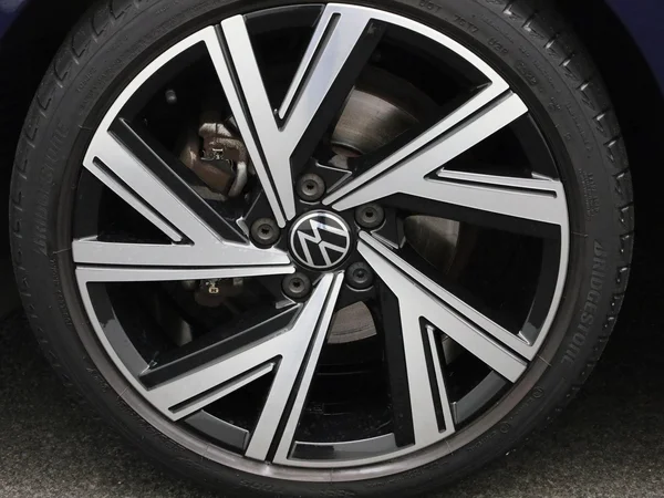 Volkswagen Golf (2022) — foto 7 van 47