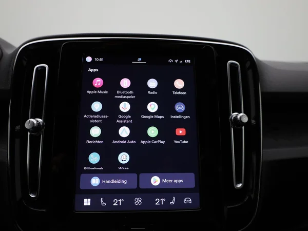 Volvo XC40 (2023) — foto 8 van 41