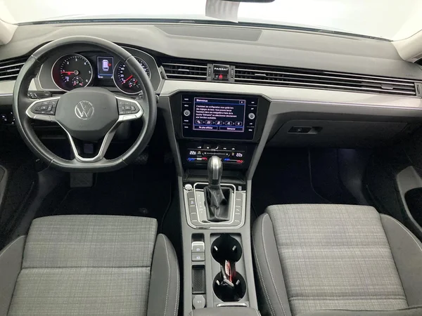 VOLKSWAGEN Passat Variant Dsl (2021) — foto 10 van 36