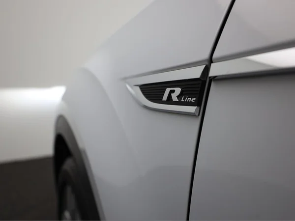 VOLKSWAGEN T-Roc (2019) — foto 5 van 24