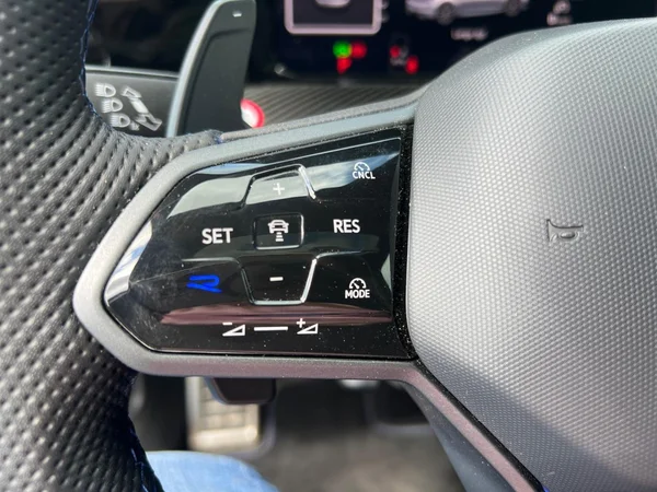 VOLKSWAGEN Golf VIII R (2025) — foto 9 van 24