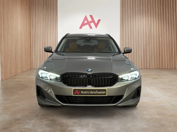 BMW 318 (2022) — foto 1 van 30