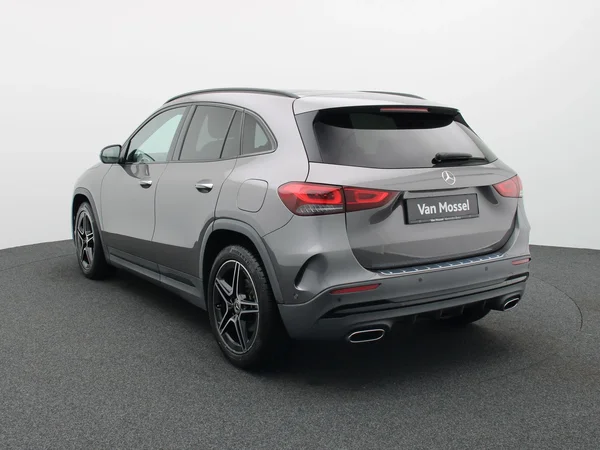 Mercedes-Benz GLA (2021) — foto 12 van 27