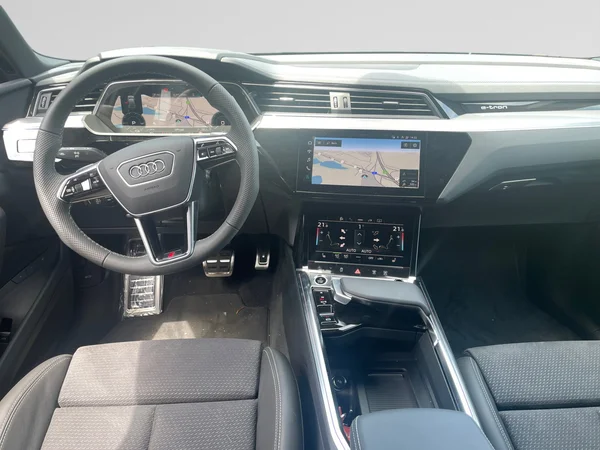 AUDI Q8 e-tron Sportback (2025) — foto 21 van 21