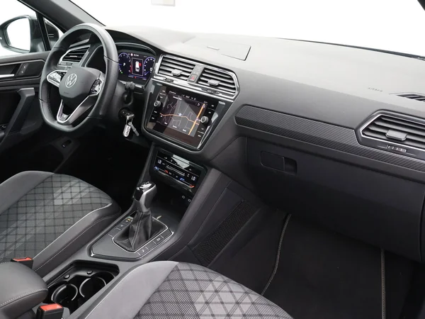 VOLKSWAGEN Tiguan (2022) — foto 21 van 27