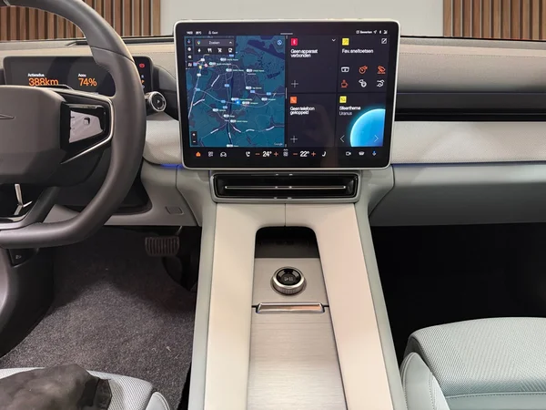 Polestar 4 (2025) — foto 13 van 32