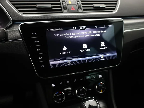 SKODA Superb Combi (2024) — foto 14 van 22