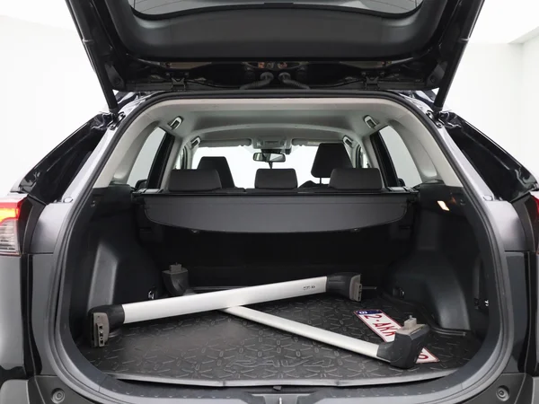 Toyota RAV4 (2021) — foto 8 van 46