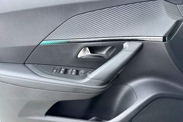 Peugeot 2008 (2023) — foto 8 van 19