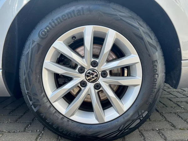 VOLKSWAGEN Passat Variant (2024) — foto 17 van 24