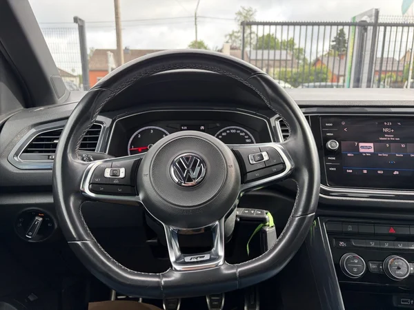 VOLKSWAGEN T-Roc (2018) — foto 14 van 14