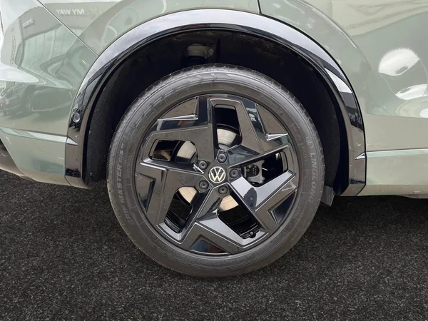 VOLKSWAGEN Tiguan (2025) — foto 4 van 18