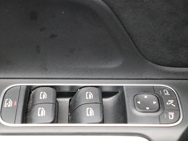 Mercedes-Benz GLB (2021) — foto 2 van 33