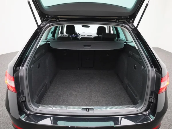 Škoda Superb (2024) — foto 6 van 40
