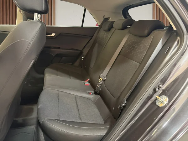 Kia Rio (2018) — foto 18 van 29