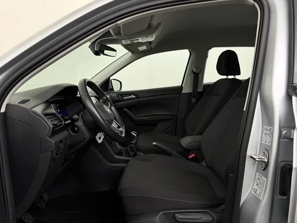 VOLKSWAGEN T-Cross (2023) — foto 2 van 26