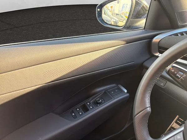 VOLKSWAGEN T-Roc (2026) — foto 2 van 16