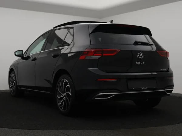 VOLKSWAGEN Golf VIII eHybrid (PHEV) (2024) — foto 12 van 27